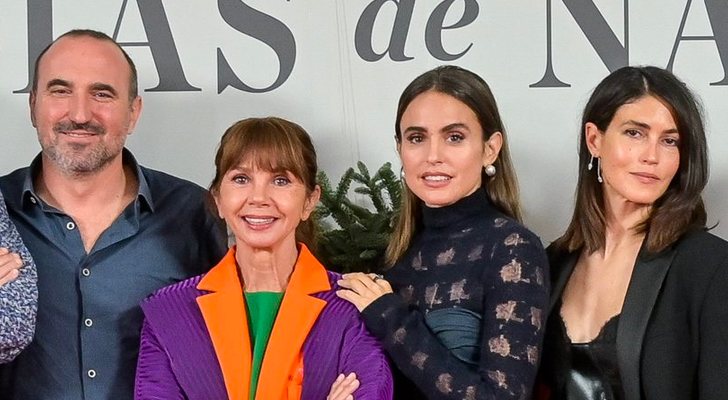 Pau Freixas y algunas de las protagonistas de 'Días de Navidad'