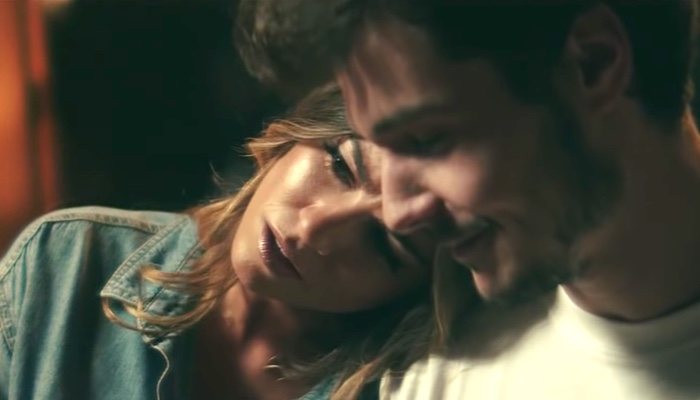 Miki Núñez y Sofía Ellar en "Coral del Arrecife"