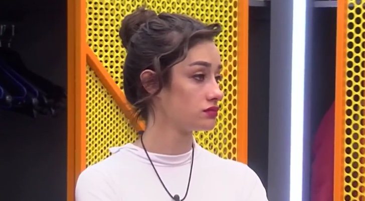 Adara escuchando los consejos de Mila en 'GH VIP 7'