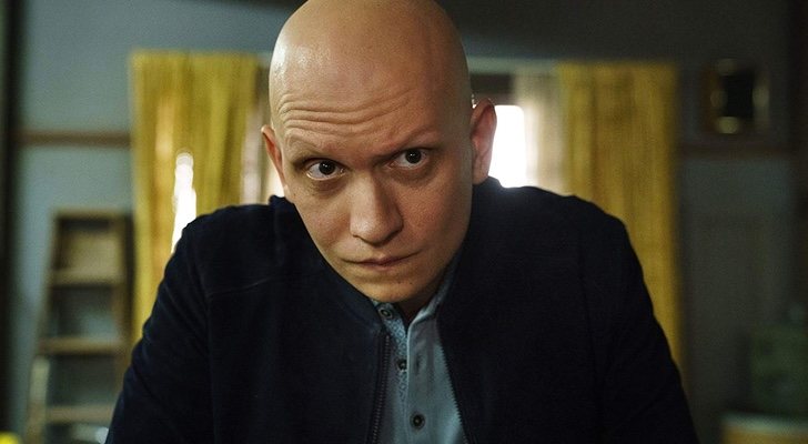 Anthony Carrigan como NoHo Hank en 'Barry'