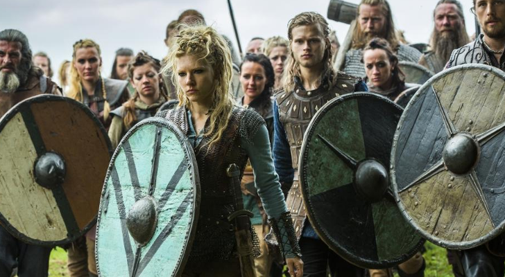 Lagertha lidera a las tropas vikingas en 'Vikings'