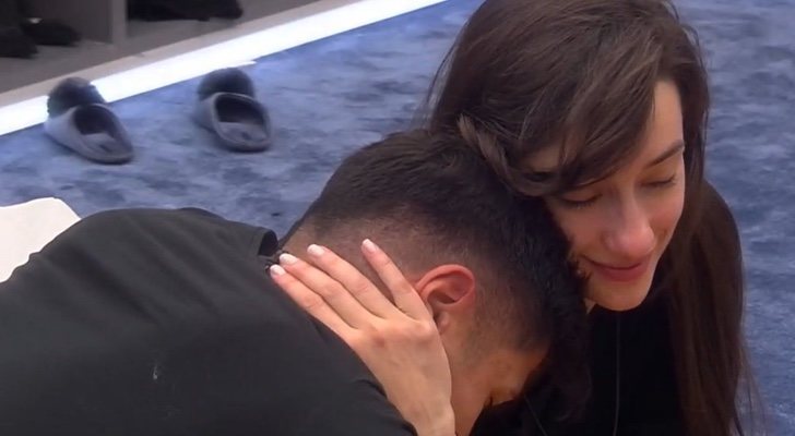 Adara Molinero abrazando a Gianmarco Onestini en &#39;GH VIP 7&#39;
