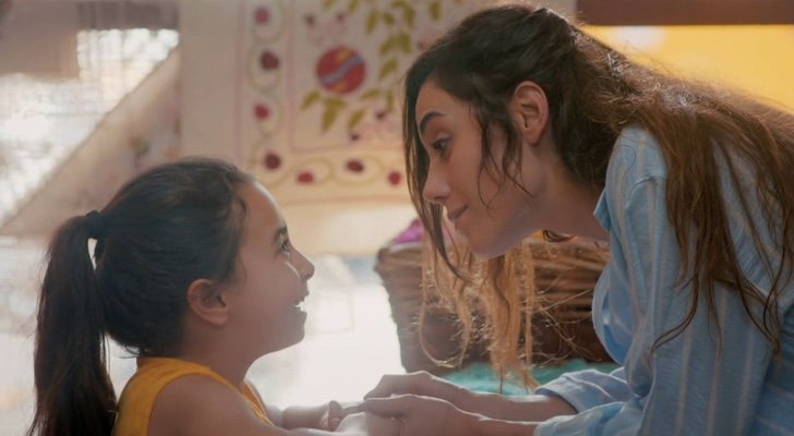 Beren Gökyildiz y Cansu Dere en 'Madre'