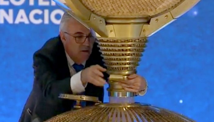 El operario, en el momento de la polémica