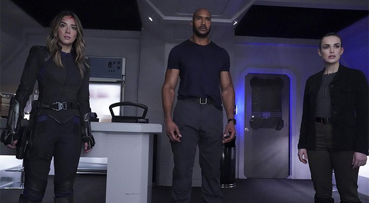 Henry Simmons, Chloe Bennet y Elizabeth Henstridge en 'Agents of S.H.I.E.L.D.'