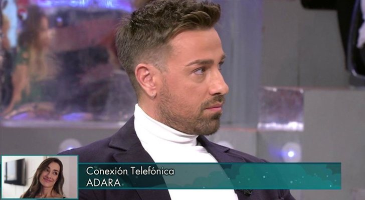 Rafa Mora escuchando a Adara Molinero en 'Sábado deluxe'