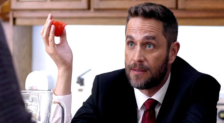 Michel Brown como León Carvajal en 'Amar a muerte'