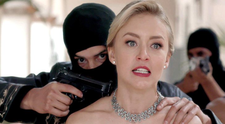 Lucía es retenida a punta de pistola en 'Amar a muerte'