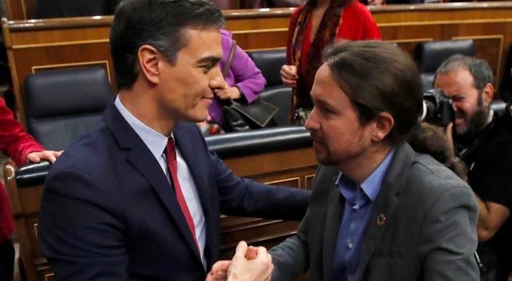 Pedro Sánchez y Pablo Iglesias en el pleno de investidura