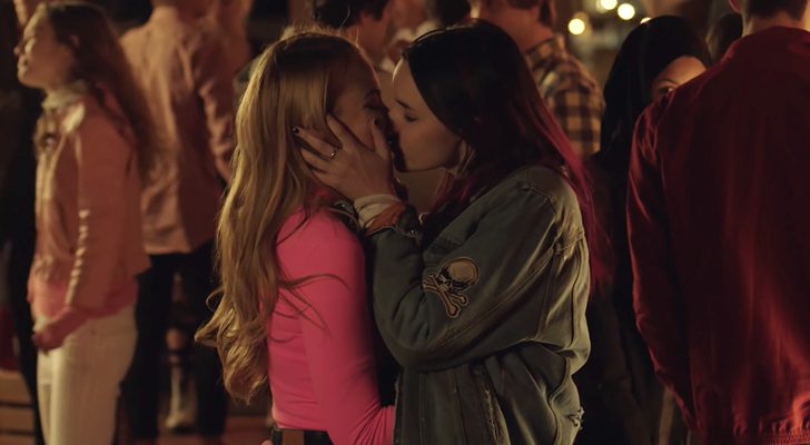 Cris y Joana se besan en el episodio final de la segunda temporada de 'Skam España'