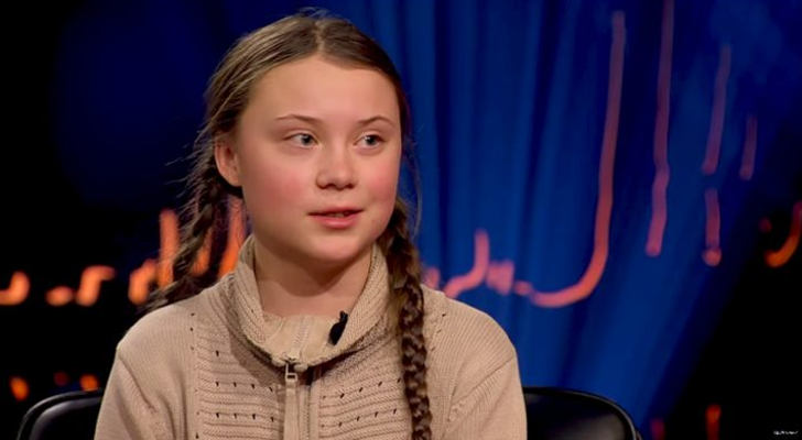 La activista Greta Thunberg siendo entrevistada en la televisión sueca