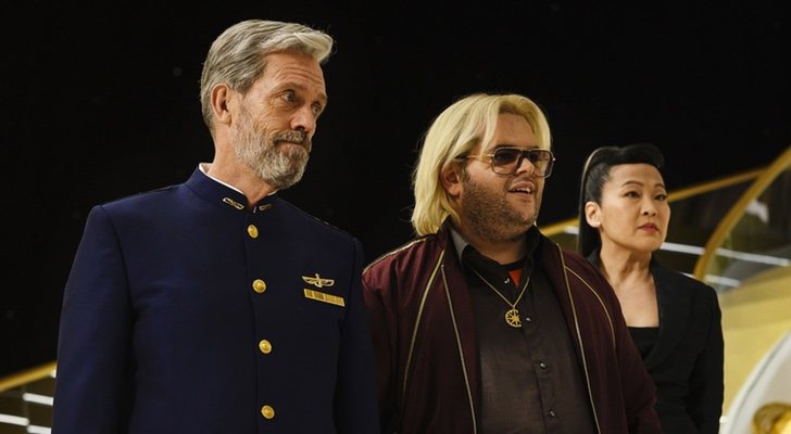 El capitán Clark (Hugh Laurie), Herman Judd (Josh Gad) y Iris Kimura (Suzy Nakamura)