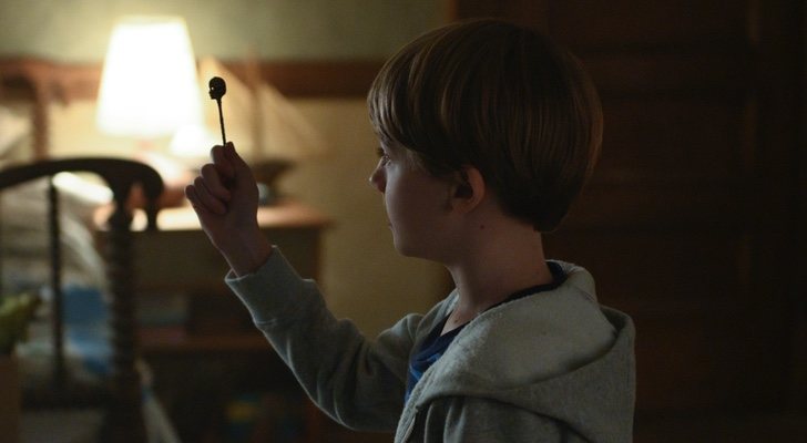 Bode examina una de las llaves mágicas