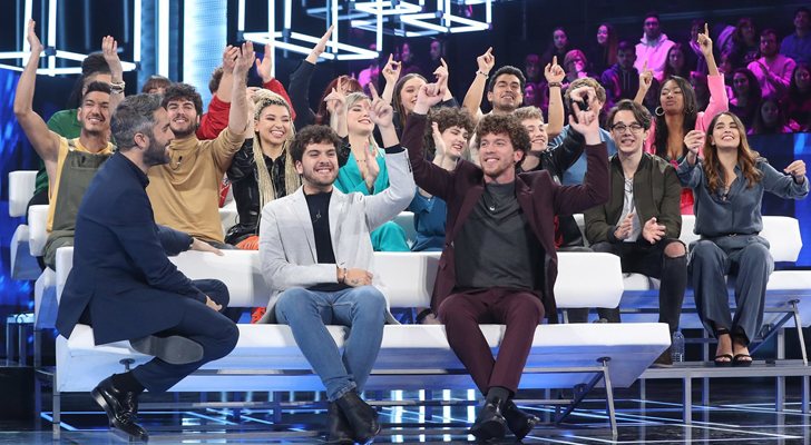 Roberto Leal con los concursantes de &#39;OT 2020&#39; en la Gala 0