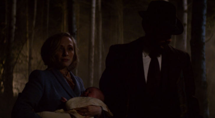 Los padres de Sabrina en un flashback