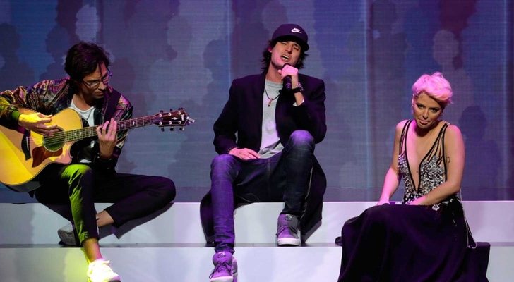 Danny Ocean y Alba Reche actuando en los Premios Odeón 2020