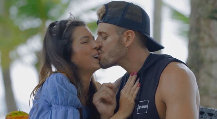 Óscar le "roba" un beso a Andrea en 'La isla de las tentaciones'