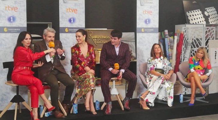 El equipo de 'Maestros de la costura' junto a Macarena Rey y Toñi Prieto