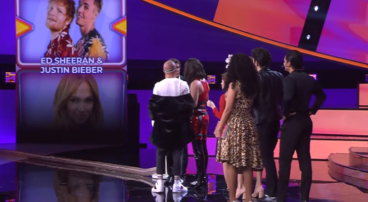 Los concursantes pasan por el pulsador en la Gala 3 de &#39;Tu cara me suena 8&#39;