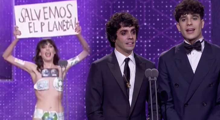 Una falsa espontánea &quot;sorprende&quot; a los Javis en los Premios Goya 2020