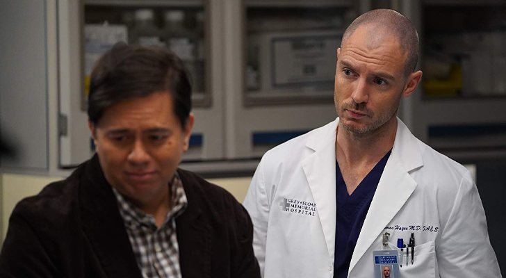Cormac con un paciente en 'Anatomía de Grey'