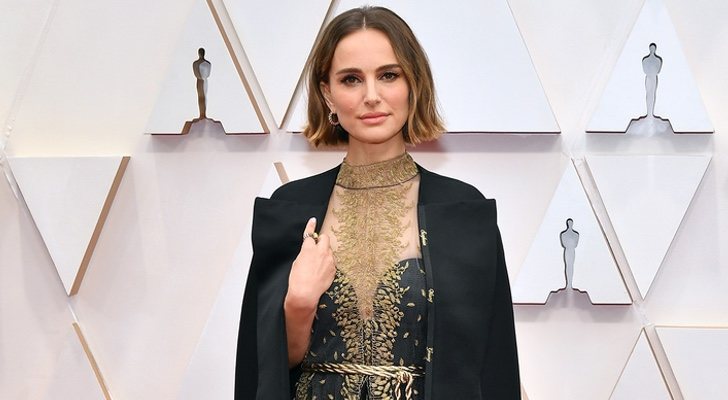 Natalie Portman en la alfombra roja de los Oscar 2020