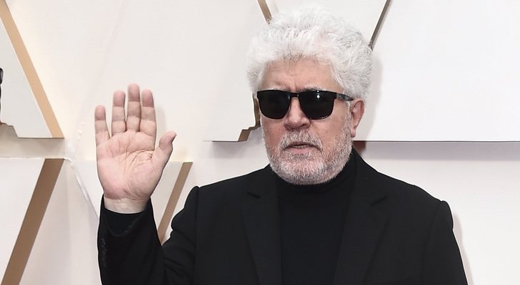 Pedro Almodóvar en la alfombra roja de los Oscar 2020