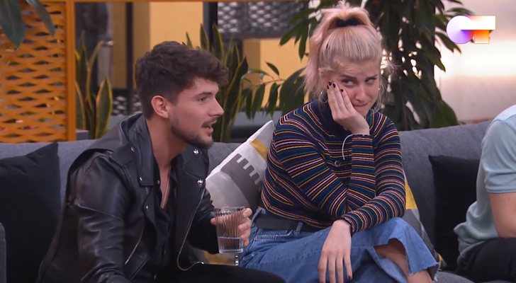 Samantha, incapaz de apartar la mirada de Carlos Right durante su visita a 'OT 2020'