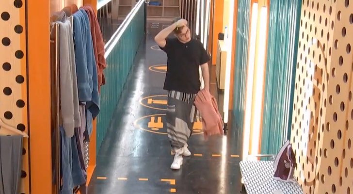 Gèrard, entrando a los baños de la Academia de &#39;OT 2020&#39;