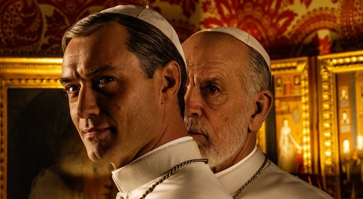 Jude Law y John Malkovich en una imagen promocional de 'The New Pope'