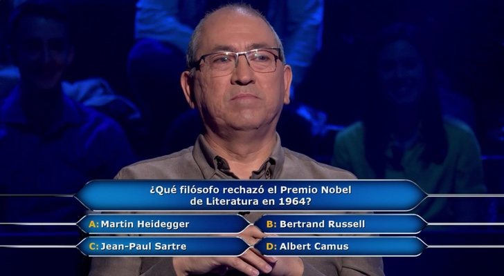 Alberto Sanfrutos ante las cuatro posibles respuestas de la pregunta