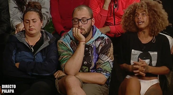 Rocío Flores y Yiya, durante su encontronazo en la palapa de 'Supervivientes 2020'