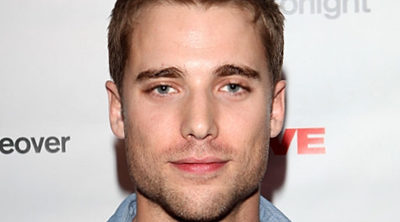 Dustin Milligan: noticias, fotos y vídeos de Dustin Wallace Milligan
