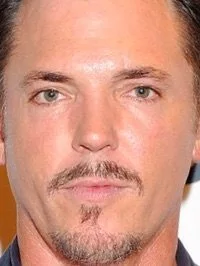 Nicholas Lea