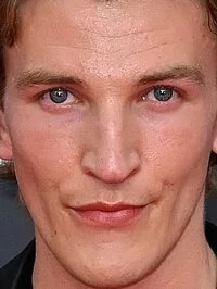 Ewan Mitchell