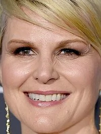 Jennifer Robertson