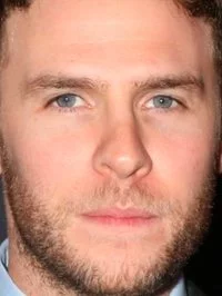 Iain De Caestecker