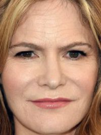 Jennifer Jason Leigh