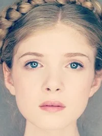 Elena Kampouris