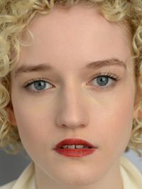 Julia Garner