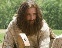 Evan Baxter recibe la petición de Dios de construir un arca cuando se pone en contacto con él en "Sigo como Dios"