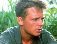 "Corazones de hierro" tiene lugar durante la cruenta Guerra de Vietnam, donde un soldado atestigua un crimen atroz