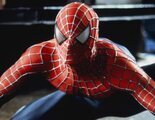 Peter Parker se convierte en 'Spider-Man' tras ser picado por una araña, la cual le confiere poderes y una gran responsabilidad