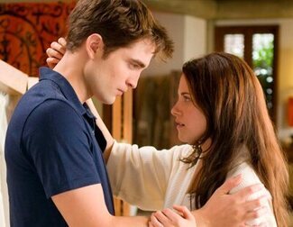 'Amanecer: Parte 1' sella el amor entre Bella y Edward con una ceremonia que abrirá la puerta a una escalada de sucesos