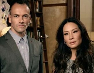 Sherlock Holmes y su inseparable ayudante, la doctora Joan Watson, unen sus fuerzas para investigar en 'Elementary'
