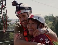 En el estreno de 'Nos vamos de madre', Roberto Leal y su madre se enfrentan juntos a casi todo mostrando su gran vínculo