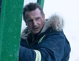 Un conductor de quitanieves emprende su 'Venganza bajo cero' tras la muerte de su hijo