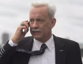 'Sully' es un héroe americano capaz de acometer un aterrizaje de emergencia en circunstancias desfavorables