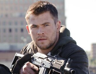 En 'Amanecer rojo', un veterano marine y su hermano tienen que abandonar una localización por el acoso del ejército norcoreano