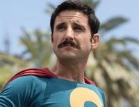 'Superlópez' es un héroe que se ha criado el Lérida tras haber aterrizado en la Tierra con una nave